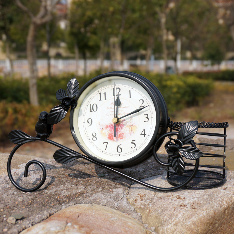 Đồng hồ để bàn cổ điển